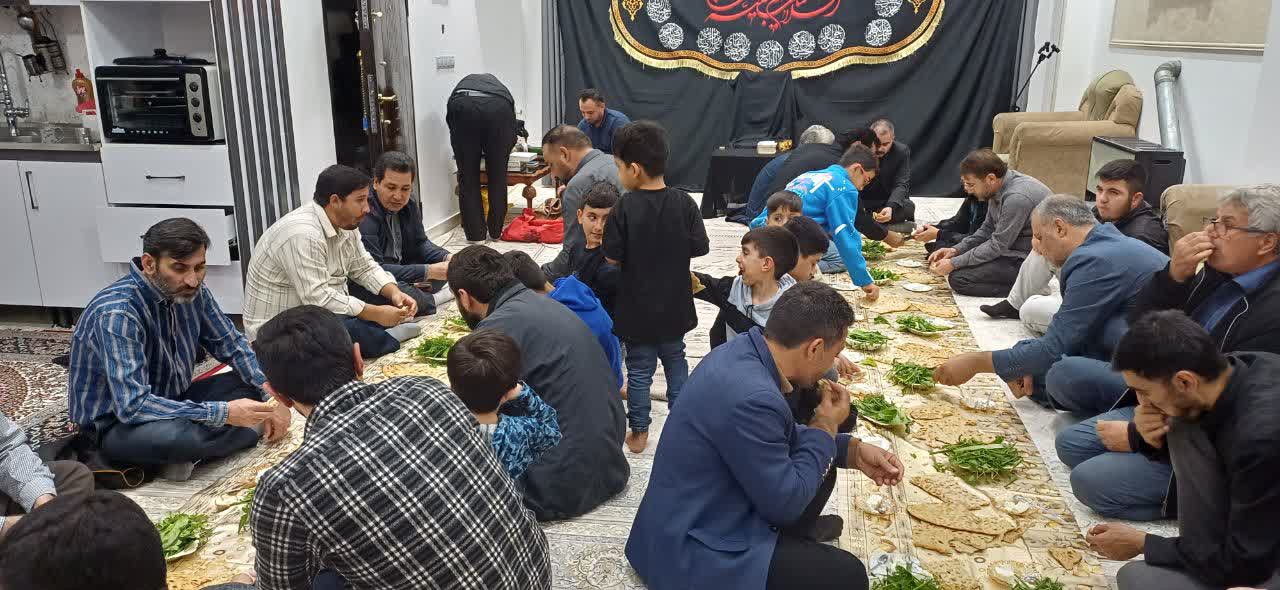 پذیرای احسان توسط میزبان هیئت، کربلایی حسین هلالی