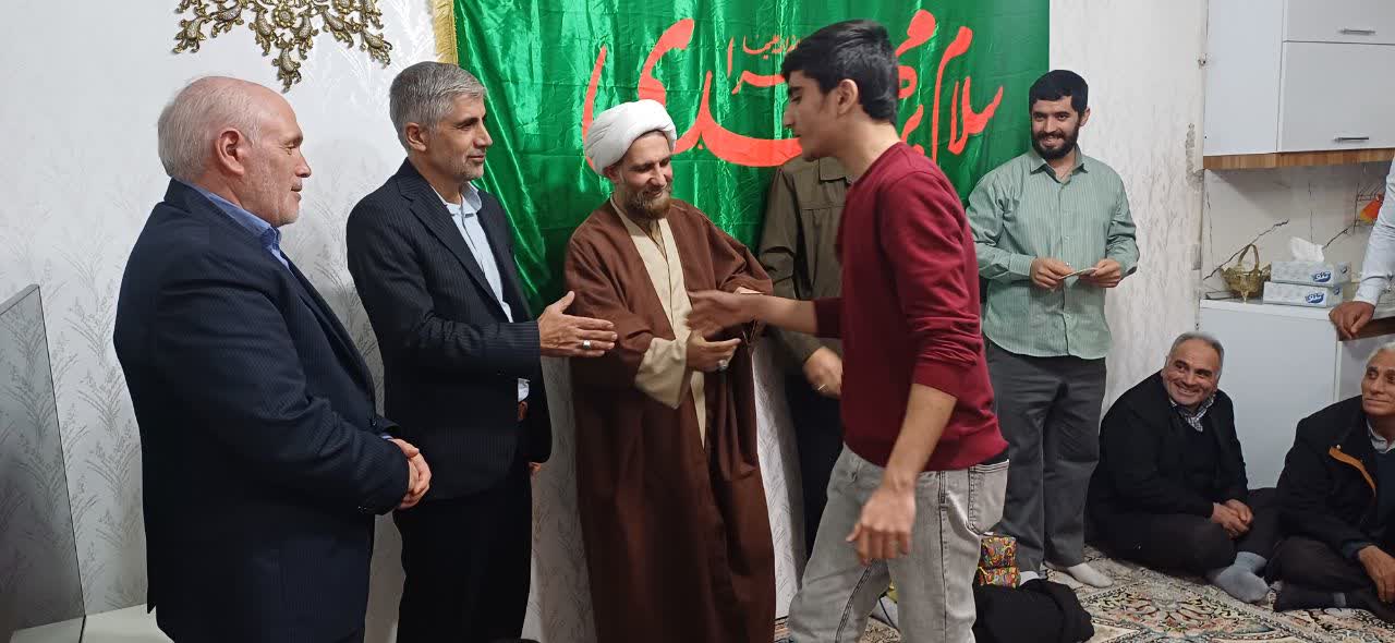 تجلیل از جوانان و نوجوانان در هیئت ثارالله بنیاد ضیاءالصالحین