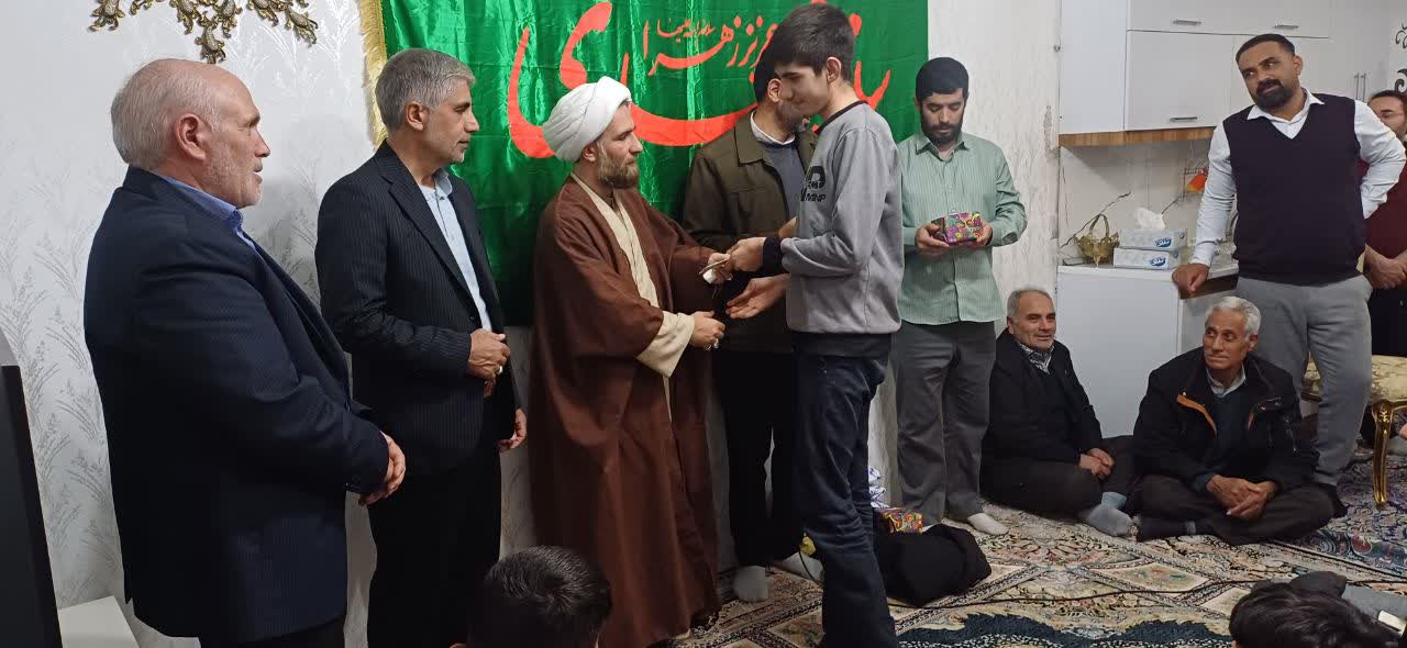 تجلیل از جوانان و نوجوانان در هیئت ثارالله بنیاد ضیاءالصالحین