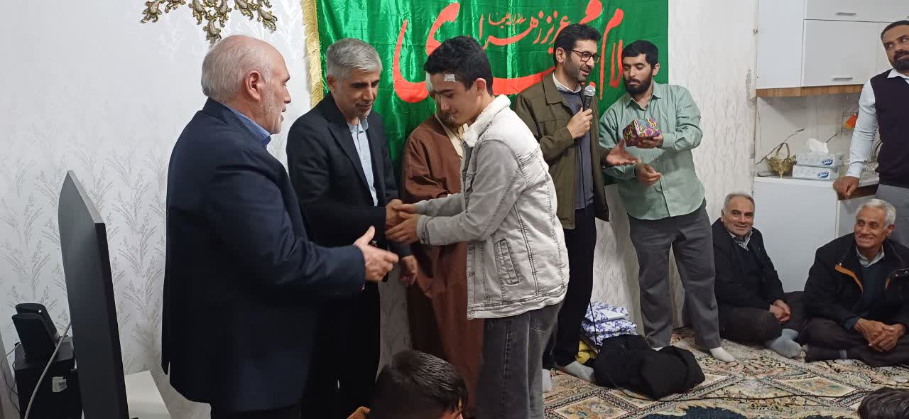 تجلیل از جوانان و نوجوانان در هیئت ثارالله بنیاد ضیاءالصالحین