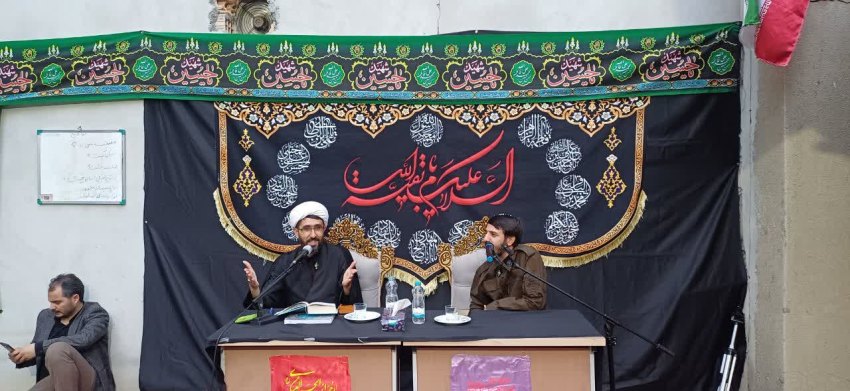 سخنرانی بصورت گفتمانی و مباحث معرفتی : حجت الاسلام حیدری، حجت الاسلام موسوی