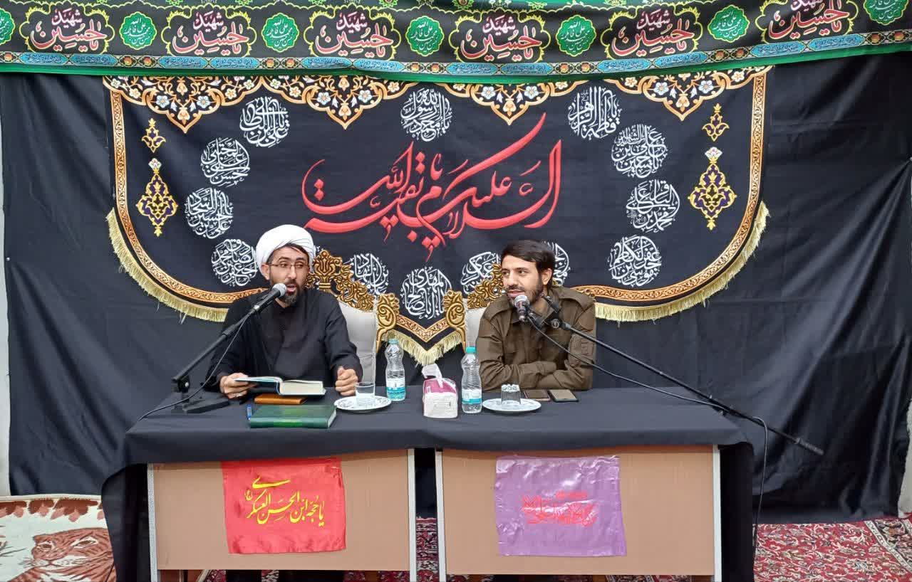 سخنرانی بصورت گفتمانی و مباحث معرفتی : حجت الاسلام حیدری، حجت الاسلام موسوی