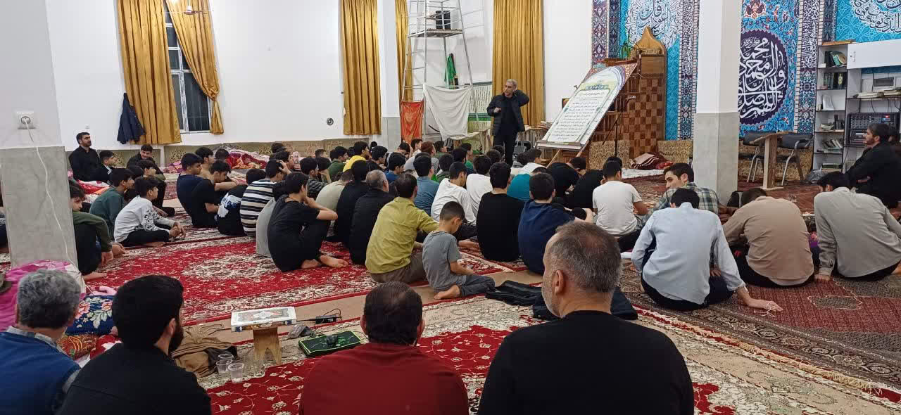 کارگاه آسیبهای اجتماعی توسط دکتر آذرنژاد، در اعتکاف دانش آموزی