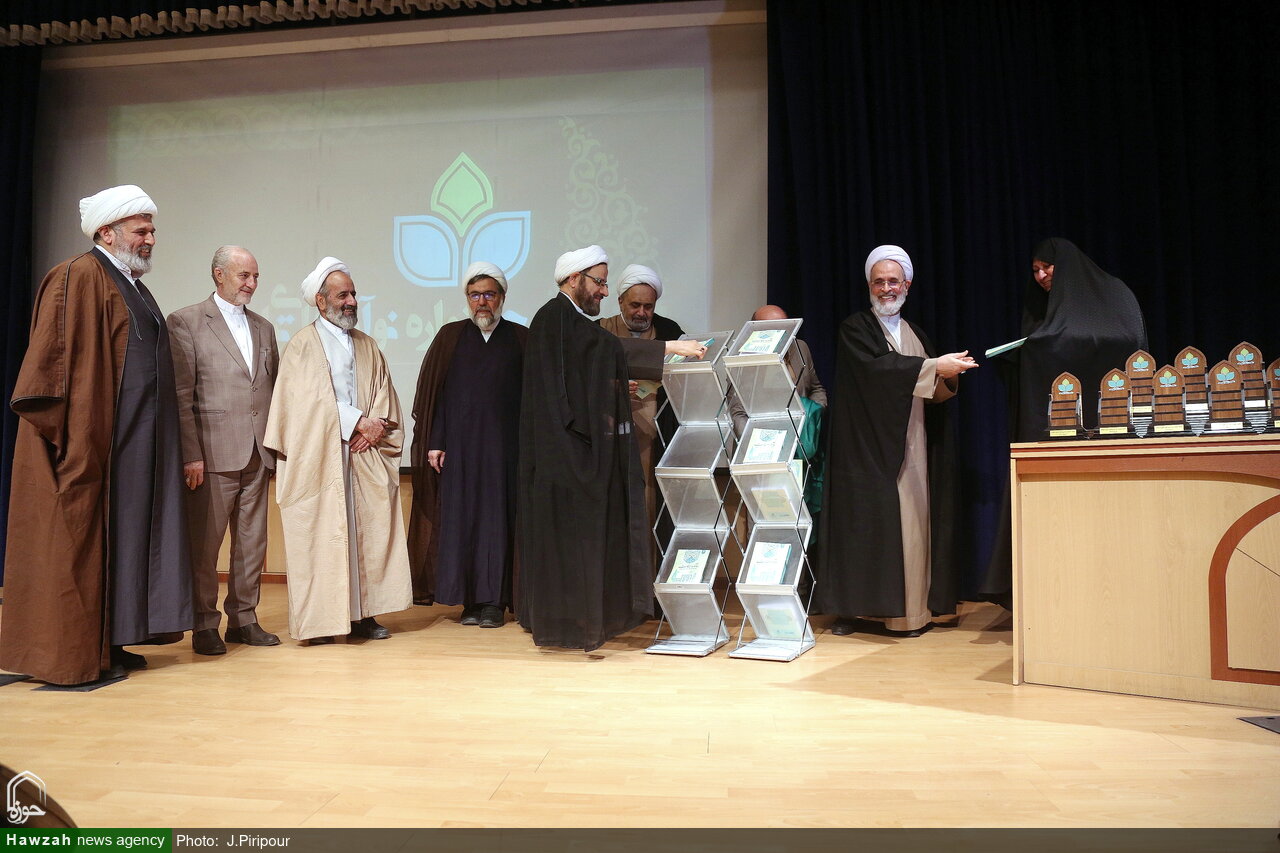 رونمایی از کتاب ره آورد جنات در اختتامیه جشنواره جنات